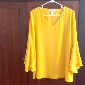 Dressy Yellow Tiered V-neck Top. Size Large
